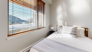 2 bedrooms, WiFi, bed sheets