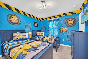 5 bedrooms, iron/ironing board, WiFi, bed sheets - Windsor Island Dream | 5BR, 4.5 Bath Cozy Escape w/ Private Pool and Themed Kids' Rooms Near Disney (Davenport)