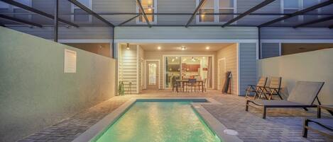 Et oppvarmet basseng