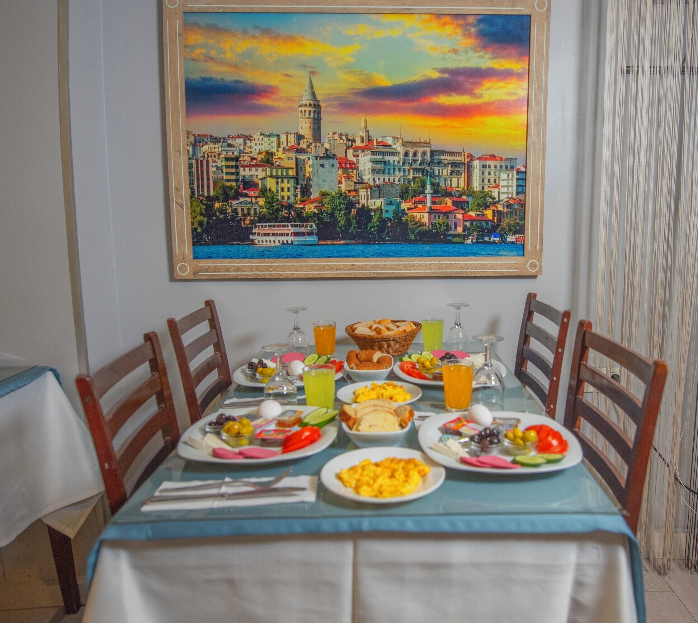 Daily continental breakfast (TRY 500 per person)