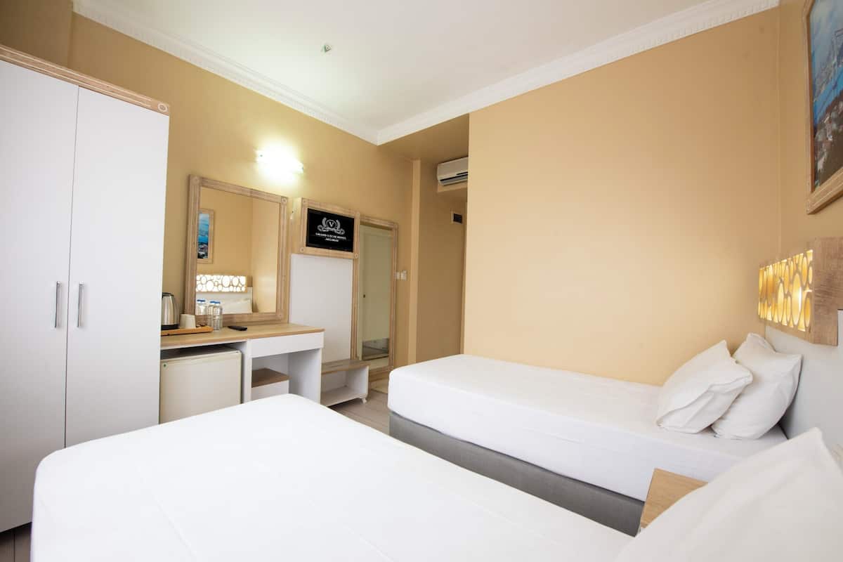 Habitación estándar con 2 camas individuales | Ropa de cama de alta calidad y minibar