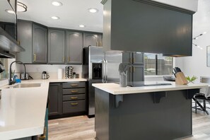 Réfrigérateur, micro-ondes, lave-vaisselle