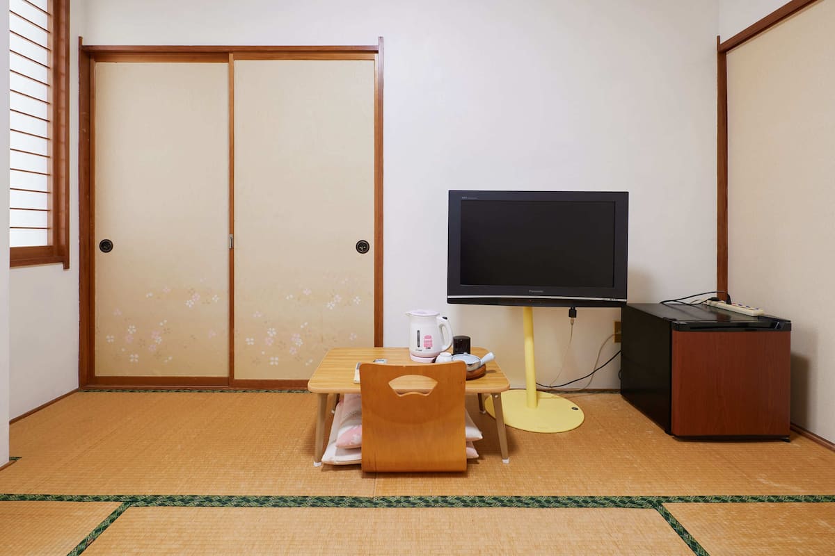 Traditional Twin Room, Smoking, Shared Bathroom | 1 bedroom, desk, free WiFi