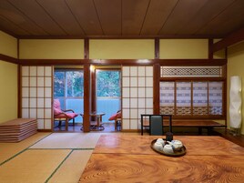 Habitación tradicional, fumadores, baño compartido | Escritorio y wifi gratis