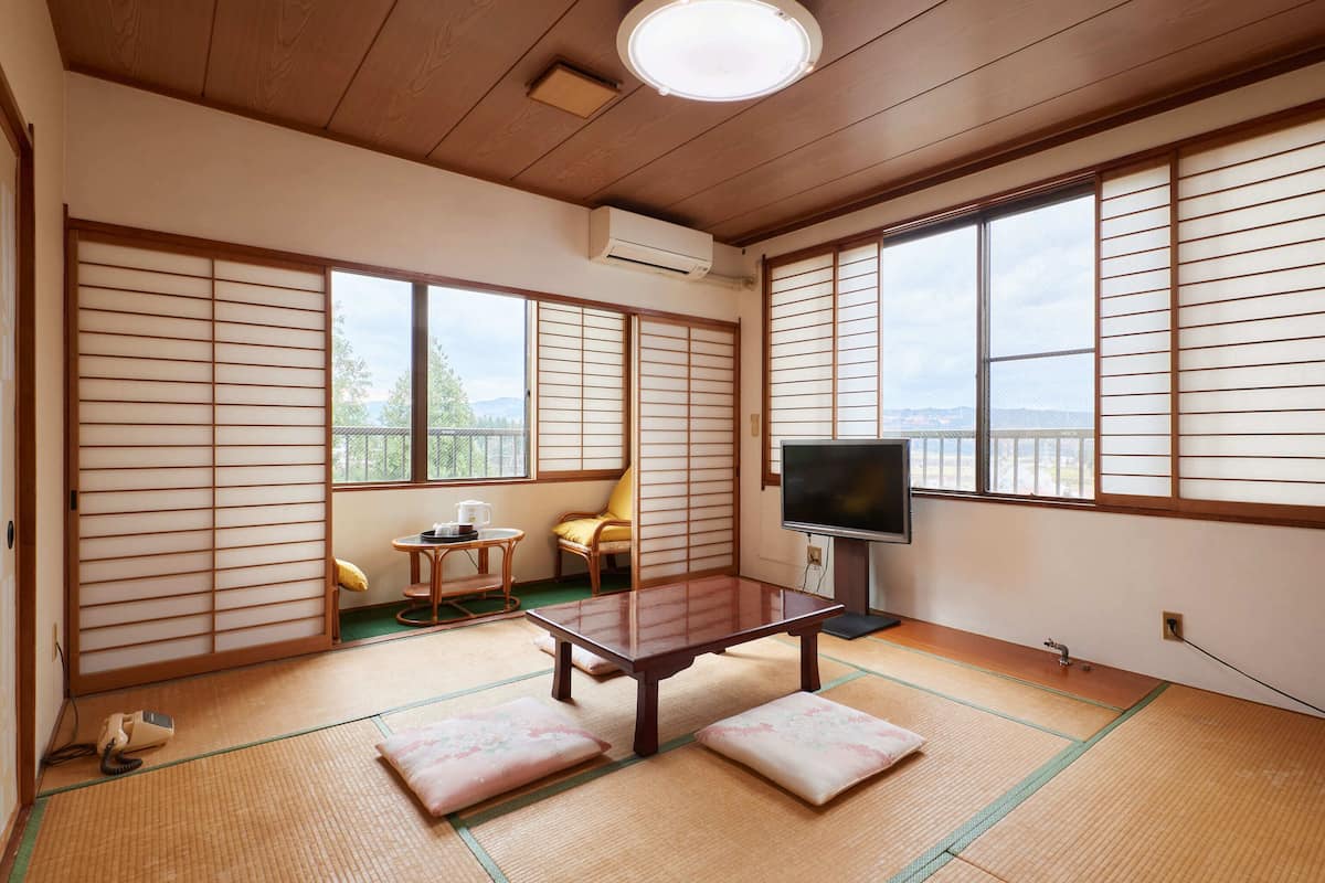 Traditional Quadruple Room, Smoking | 1 bedroom, desk, free WiFi