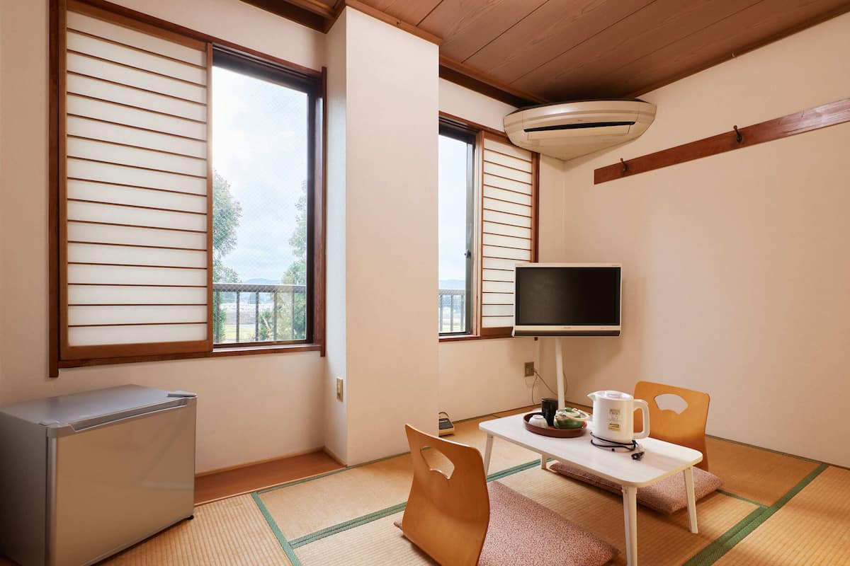 Traditional Twin Room, Smoking, Shared Bathroom | 1 bedroom, desk, free WiFi