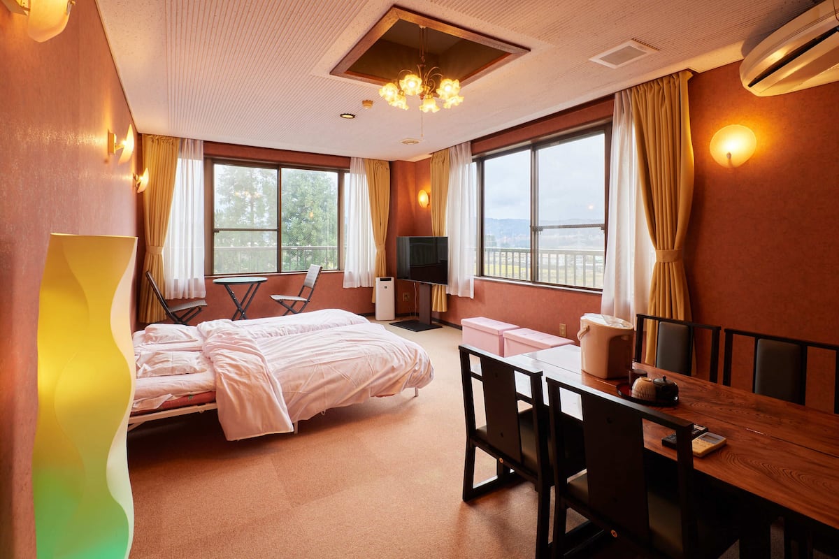 Standard Triple Room, Smoking, Shared Bathroom | 1 bedroom, desk, free WiFi