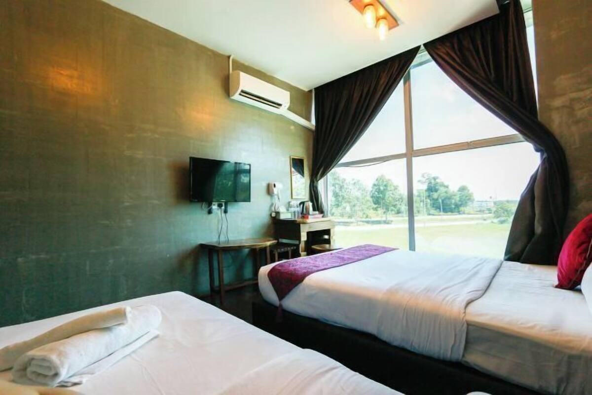 Desk, WiFi (free), bed sheets
