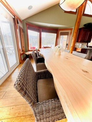 Dining - LAKE VIEW Mountain house w/ HOT TUB
 (Invermere)
