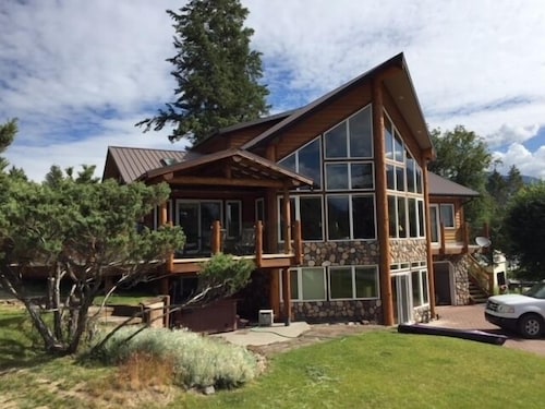 LAKE VIEW Mountain house w/ HOT TUB
