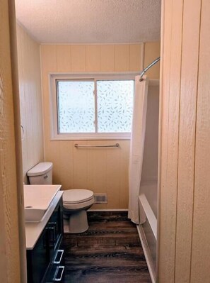 タオル、石鹸、シャンプー、トイレットペーパー