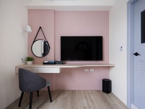 Una televisión de pantalla plana