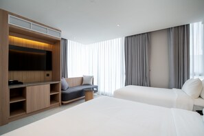 Premier Family Suite | Minibar, pengeskab på værelset, mørklægningsgardiner, lydisolering
