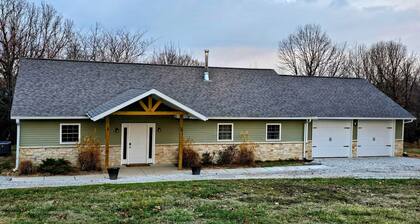 Route 66 Turnback Creek Hunting Lodge. Secluded acreage, handicap accessible.