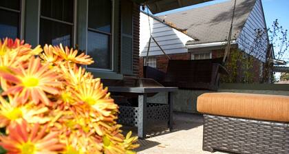 Cozy family home in midtown, minutes from downtown Memphis, & Rhodes college