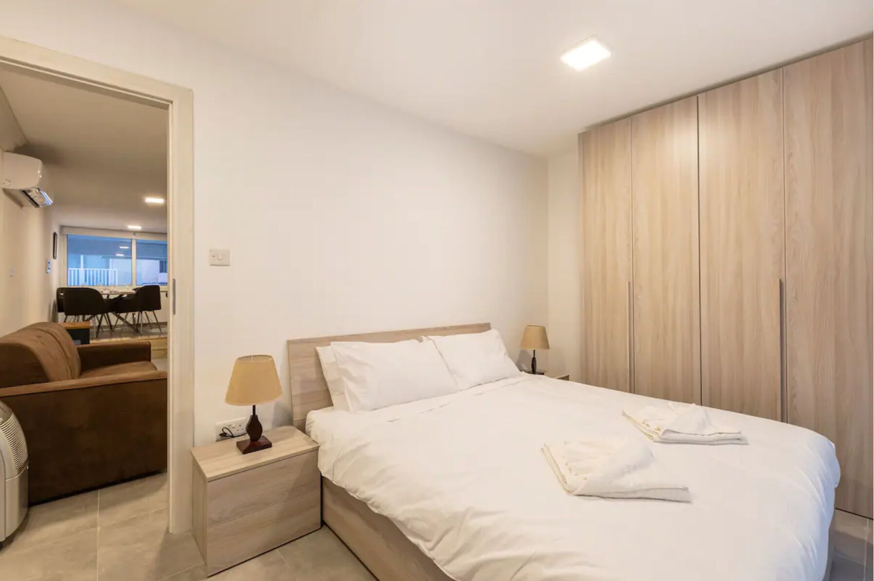 1 slaapkamer, een strijkplank/strijkijzer, wifi, beddengoed