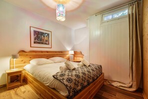 1 slaapkamer, een strijkplank/strijkijzer, reisbedje, gratis wifi