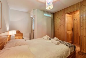 1 chambre, fer et planche à repasser, lit parapluie, Wi-Fi gratuit