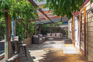 Terrace/patio - Birdsong Cottage - Your Central Haven in Nelson (Nelson)