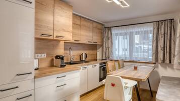 Kühlschrank, Ofen, Herdplatte, Geschirrspüler