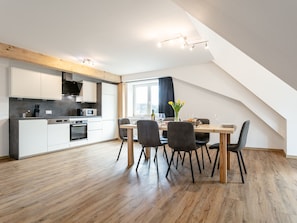 Fridge, oven, stovetop, dishwasher - Spacious apartment in ski and hiking region (Möderbrugg)