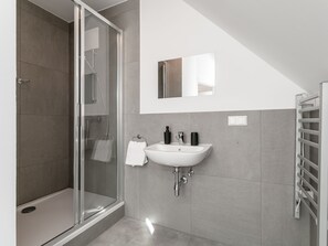 Shower - Very spacious apartment in ski and hike region (Möderbrugg)