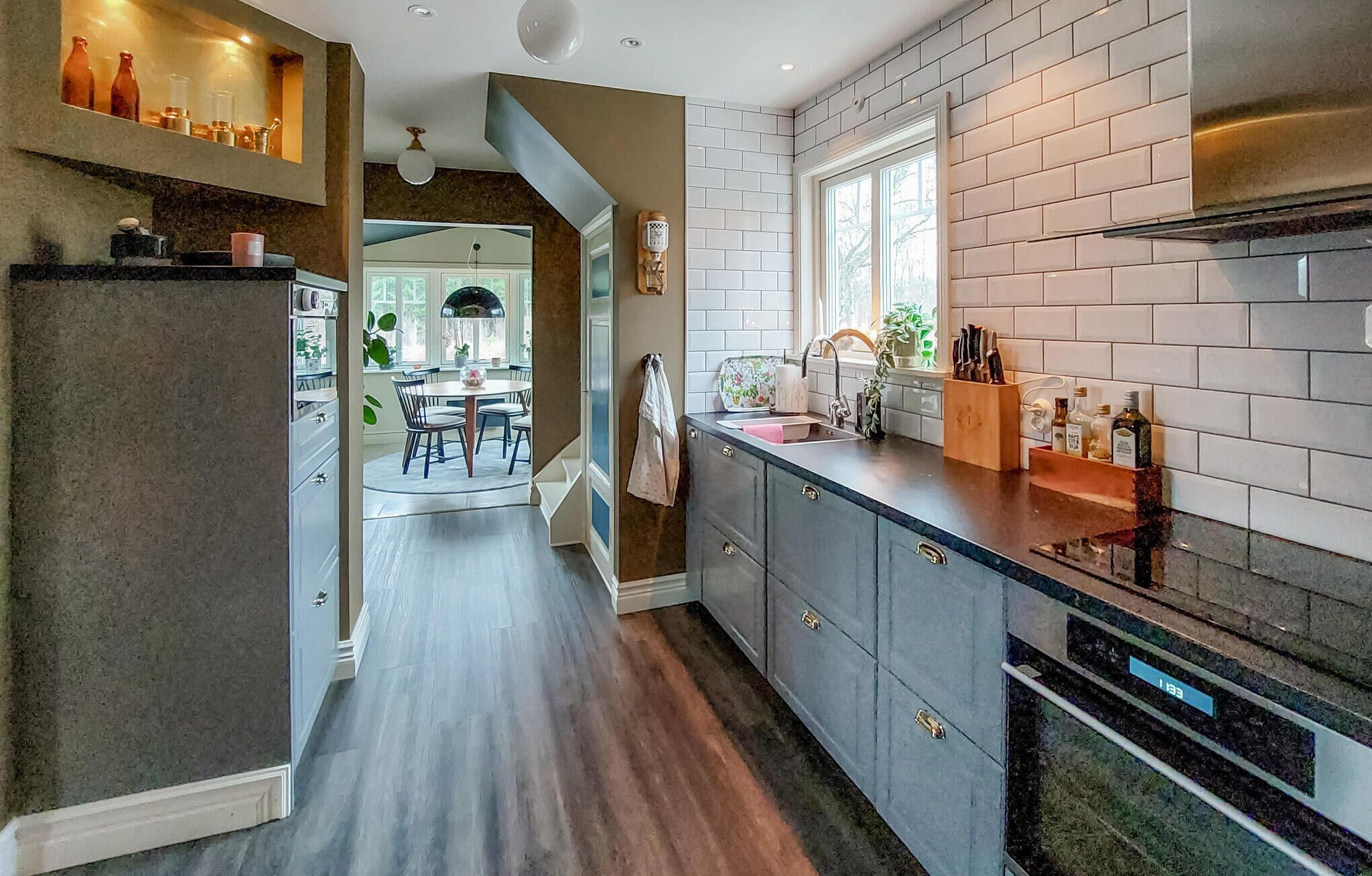 Frigorifero, forno, piano cottura, lavastoviglie