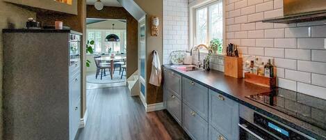 Refrigerador, horno, parrilla de estufa y lavavajillas