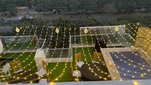 Outdoor pool - The Sandalwood Hotel, Sec-38 I Near Medanta Medicity Gurgaon (Gurugram)