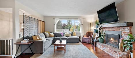 TV, fireplace