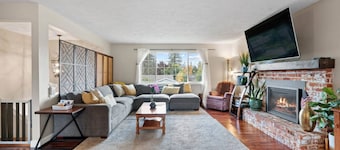 Spacious Spokane retreat—5BR, sleeps 10, with fireplace, deck BBQ & pool table.