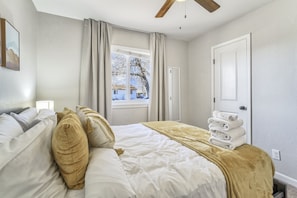3 bedrooms, free WiFi - Modern Haven 2  (Colorado Springs)