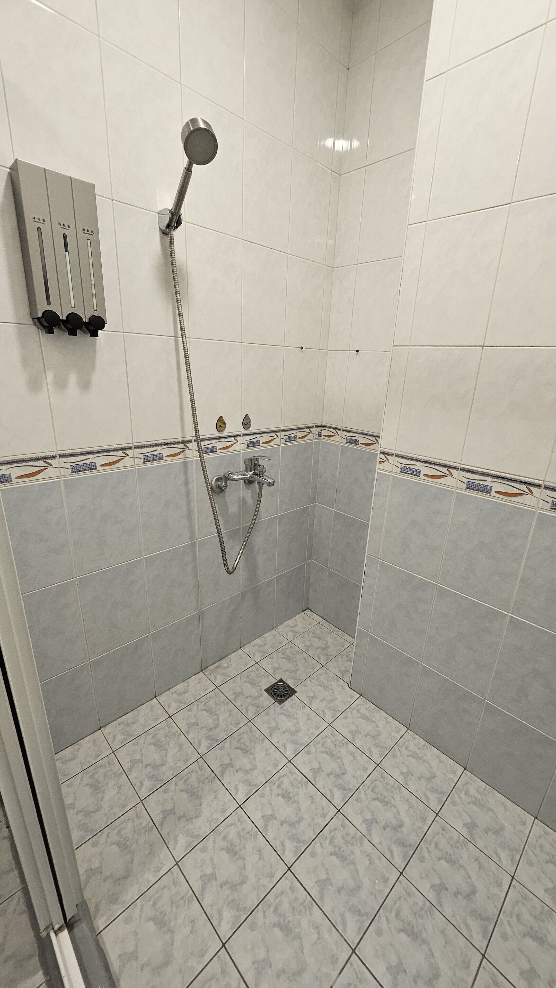 吹风机、卫生纸