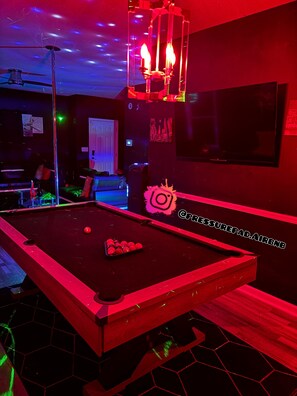 Games room - Luis Vuitton Versace  Jacuzzi DancePole pool table (College Park)
