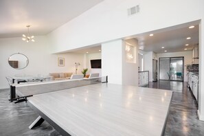 Interior - Pool, Putting Green | Modern Home on the Golf Course! | Quinta Blue by AvantStay (La Quinta)