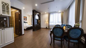 Deluxe-Doppelzimmer | Wohnbereich | Flachbildfernseher