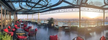 Odada kasa, masa, ütü/ütü masası, ücretsiz kablosuz İnternet 