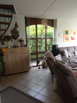 TV, DVD player, table tennis, stereo