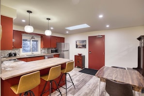 Fridge, microwave, oven, stovetop - Great for Couples or Family in Niagara Wine Country (Lincoln)