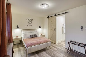 2 chambres, fer et planche à repasser, Wi-Fi, draps fournis