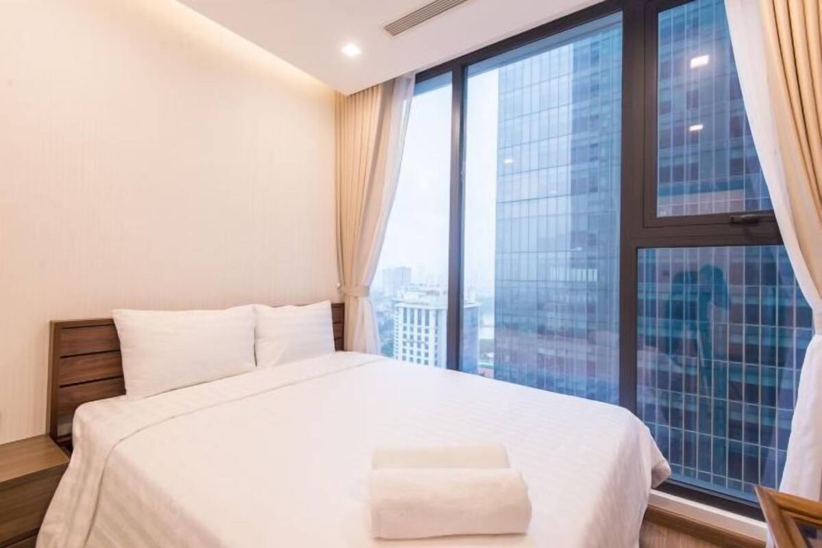 1 soveværelse, skrivebord, arbejdsområde til bærbare computere