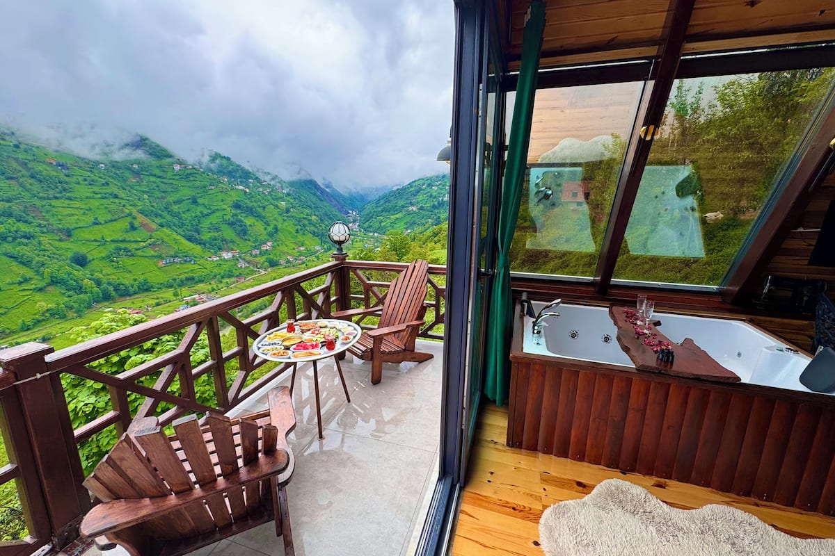 Deluxe Bungalow | 1 bedroom, down comforters, free minibar items, desk