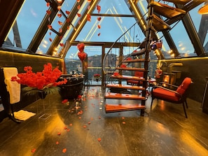 Exclusive-bungalow | Oleskelualue | Taulutelevisio, takka, lämmitetyt lattiat