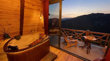 1 habitación, edredón, artículos del minibar gratis y escritorio