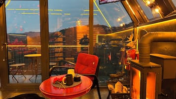 Bungalow exclusivo | 1 habitación, edredón, artículos del minibar gratis y escritorio