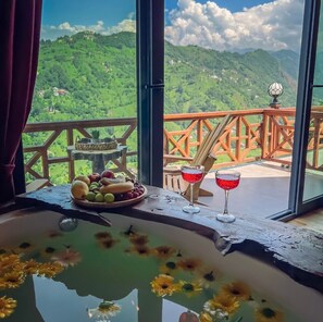 1 makuuhuone, untuvapeitot, minibaari (osa tuotteista ilmaisia)