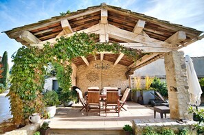 屋外ダイニングエリア