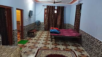 2 slaapkamers, een strijkplank/strijkijzer, wifi, beddengoed