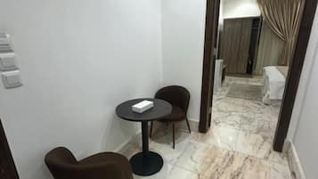 Double Room | Egyptian cotton sheets, premium bedding, iron/ironing board, free WiFi