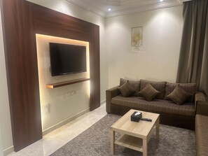 Basic Double Room | Living area
